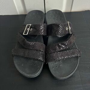 Vionic”Rio” Black shiny shimmery Snakeskin print sandals